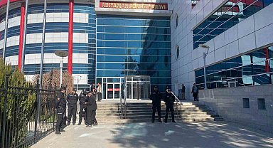 37 kişinin hayatını kaybettiği apartmanla ilgili ilk duruşmada sanıklardan şok savunma