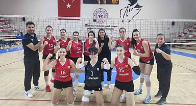 Besni GSK Kadın Voleybol Takımı Play-Off 'a galibiyetle başladı