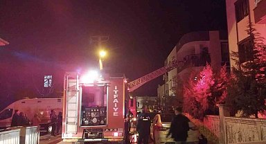 Bina içerisinde çıkan yangında 4 kişi zehirlendi