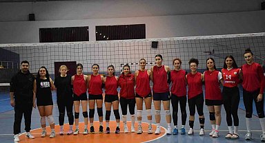 Depremzede kadın sporcular, voleybolda başarılara imza atıyor