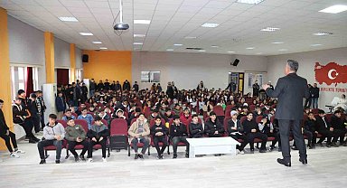 Öğrenciler terörle mücadele konusunda bilgilendirildi