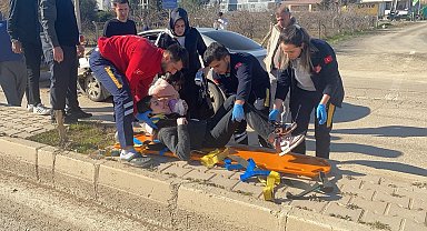 Otomobil ile kamyonet çarpıştı: 2 yaralı