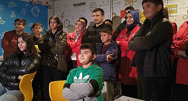 Selçuk Bayraktar'dan yıl dönümünde deprem bölgesine ziyaret