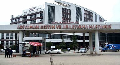 Tamamı boyanan hastanenin o duvarı boyanmadı