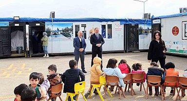Vali Varol, depremzede çocuklarla bir araya geldi