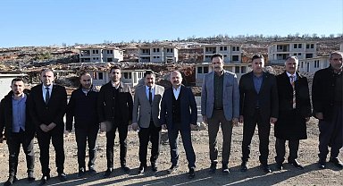Vali Varol, Sincik'te deprem konutlarını inceledi