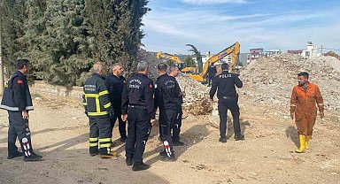 Ayağına beton parçası düşen işçi yaralandı
