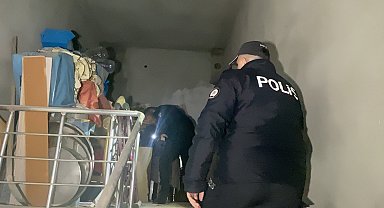 Boş binada yanıp sönen ışıklar korkuttu