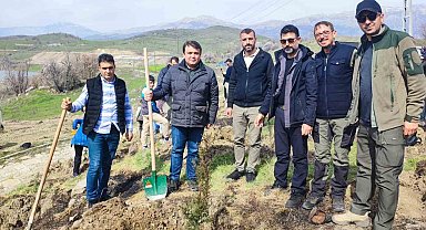 Depremde hayatını kaybedenlerin anısına bin fidan toprakla buluştu