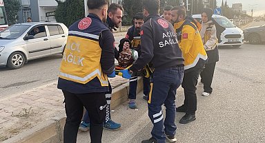 İki otomobil çarpıştı: 3 yaralı