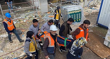 Merdivenden düşen işçi yaralandı