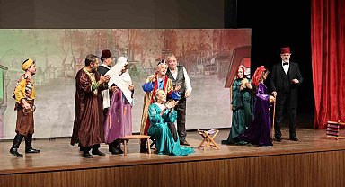 "Bir Eski Zaman Hikayesi" adlı tiyatro oyunu beğeni aldı