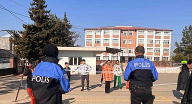 TDP Polisleri öğrencileri bilgilendirdi