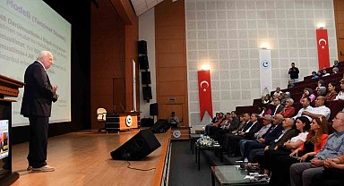 Adıyaman Üniversitesi'nde "21. Yüzyılda Öğretmen Olmak" konulu konferans
