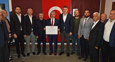 Besni Belediye Başkanı Reşit Alkan mazbatasını alarak göreve başladı