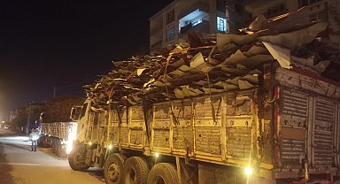 Düzensiz hurda taşıyan tırlara ceza yazıldı