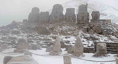 Nemrut Dağı yeniden beyaza büründü