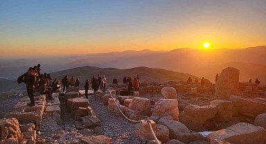 Nemrut Dağı'na bayramda yoğun ilgi