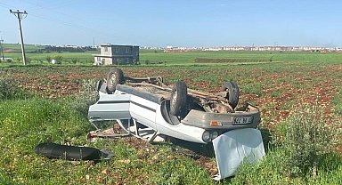 Otomobil takla atarak tarlaya yuvarlandı: 2 yaralı