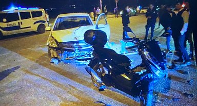 Otomobille çarpışan motosikletin sürücüsü ağır yaralandı