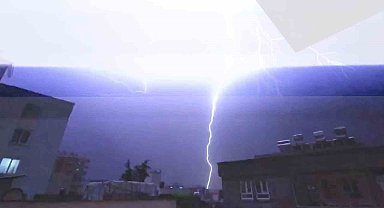 Adıyaman'da geceyi şimşekler aydınlattı