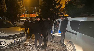 Binaların merdiven boşluğuna atılan maytaplar ekipleri harekete geçirdi