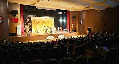 Eşit masallar tiyatro oyunu büyük ilgi gördü