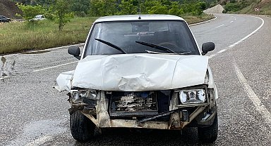 Gölbaşı'nda iki otomobil çarpıştı: 2 yaralı