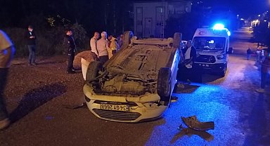 Otomobil kum yığınına çarptı: 1 yaralı