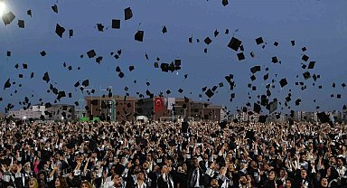 Adıyaman Üniversitesi'nde mezuniyet coşkusu yaşandı