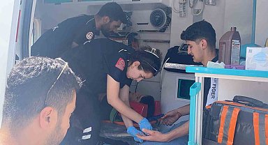 Araç ile motosikletlerin çarpışma anı kameralara yansıdı