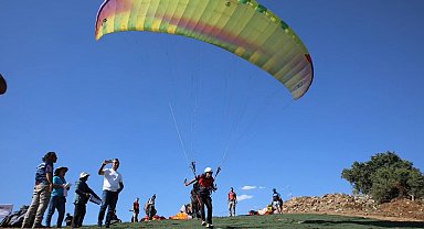 Gölbaşı ilçesinde yamaç paraşütü bölge şampiyonası yapıldı