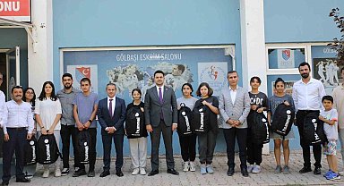 Gölbaşı'nda eskrim sporcularına malzeme desteği