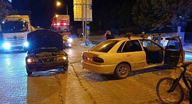 Gölbaşı'nda iki otomobil çarpıştı: 1 yaralı