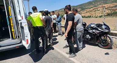 Gölbaşı'nda otomobil ile motosiklet çarpıştı: 2 yaralı