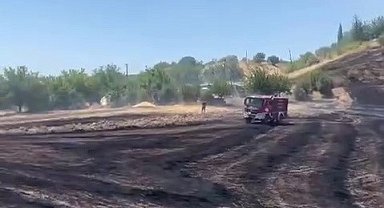 Köy yakınında çıkan yangın korkuttu