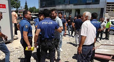 Yol verme kavgasını ayırmaya çalışan polis yaralandı