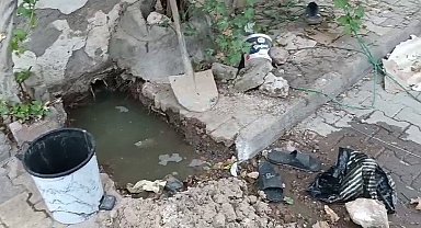 Caddeye akan lağım suyu tepkilere neden oluyor