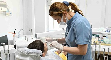 Depremde yıkılan diş hekimliği fakültesi prefabrik yapıda hizmet vermeye başladı