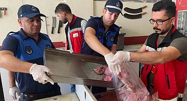 Kilolarca tarihi geçmiş etiketsiz et ele geçirildi