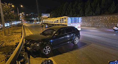 Otomobil bariyerlere çarparak durabildi