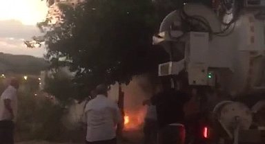 Park halindeki otomobil alev alev yandı