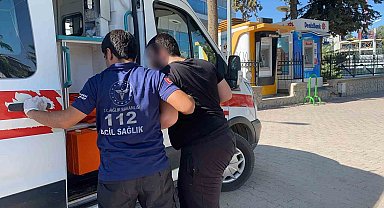 Üstr geçitten 2. kez atlamak isteyen genci adliye polisleri yakaladı
