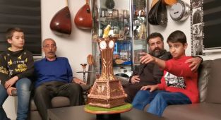 25 gün uğraştı 04.17'de duran saat kulesinin maketini yaptı - Videolu Haber