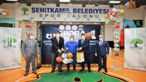 351 okula sportif malzeme yardımı yapıldı - Videolu Haber