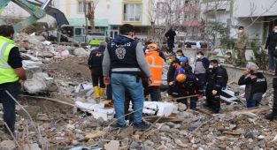 40 gün sonra enkaz altında cesedi çıktı - Videolu Haber