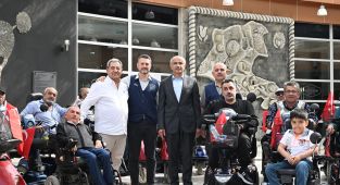 50 adet akülü engelli aracı teslim edildi