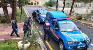54 yaşındaki kadını darp edip evini yağmaladılar - Videolu Haber