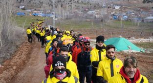 697 kişi Keş Dağı'na tırmandı: Yazıcıoğlu ölümünün 15. yıldönümünde anıldı