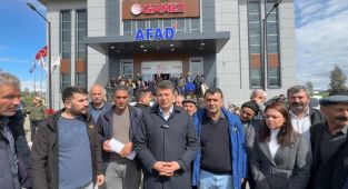 Adıyaman AFAD önünde izdiham - Videolu Haber